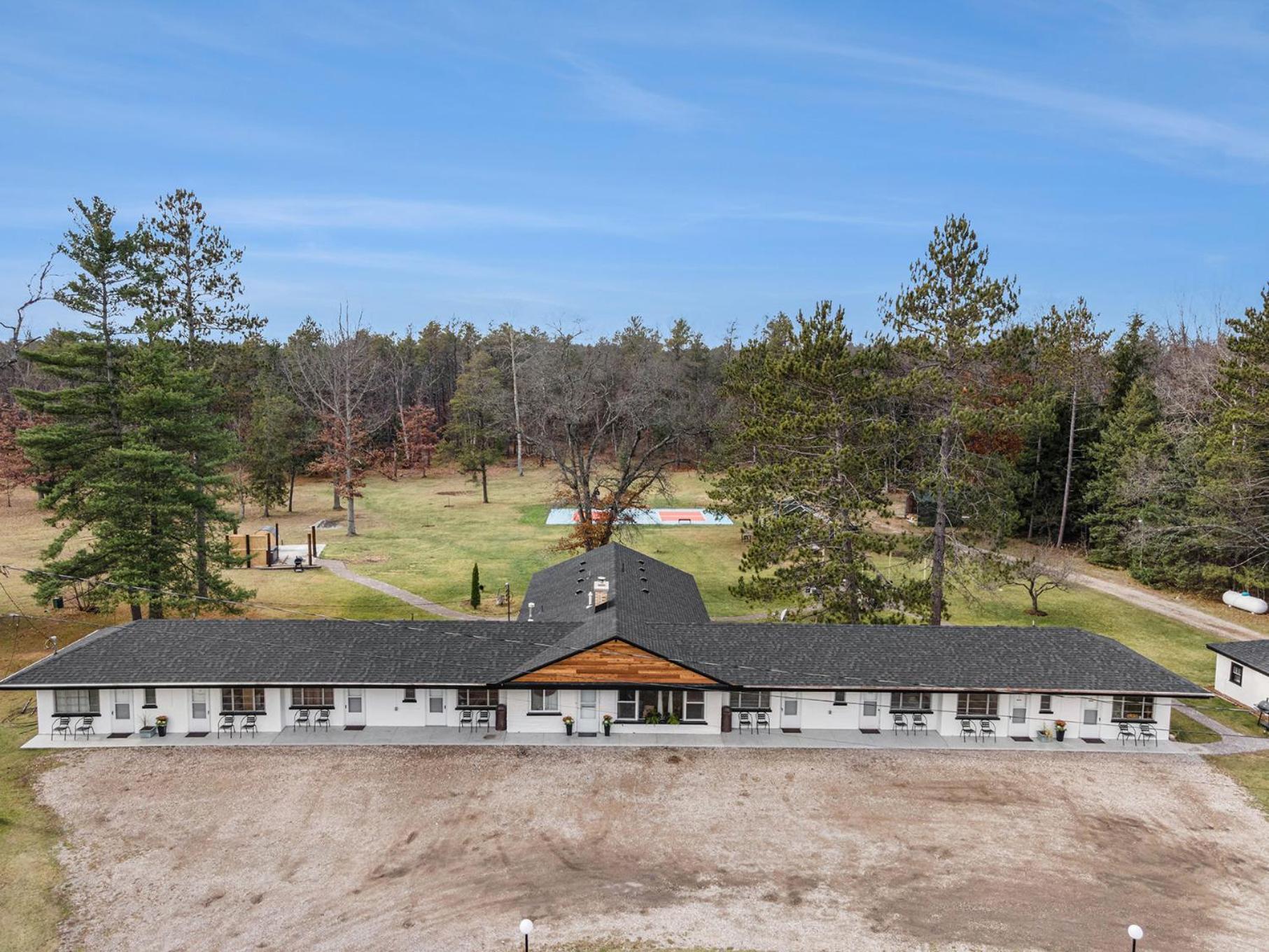The Windmoor Lodge Grayling Exterior photo